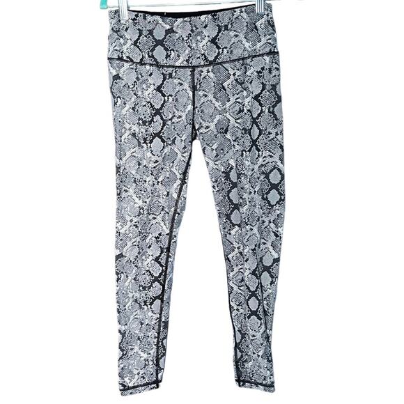Victoria Sport Knockout grey snake print crop leggings Small - Picture 1 of 7